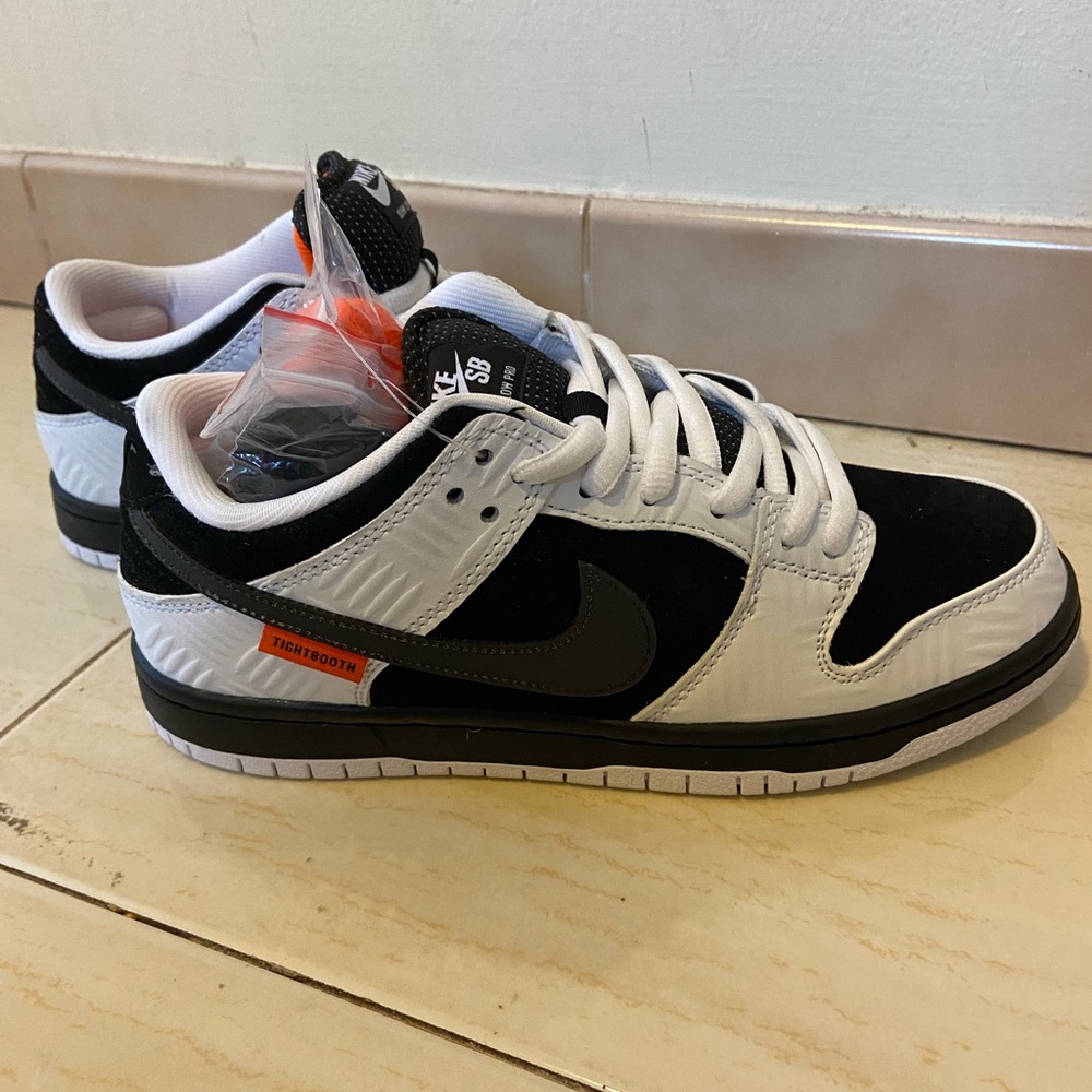 Nike SB Dunklow with extra laces